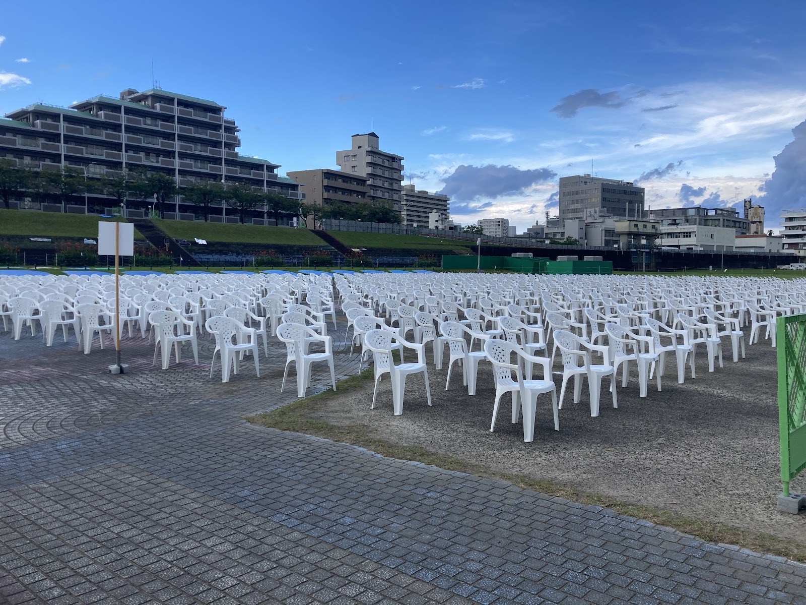 みやざき納涼花火大会 観客席の設置