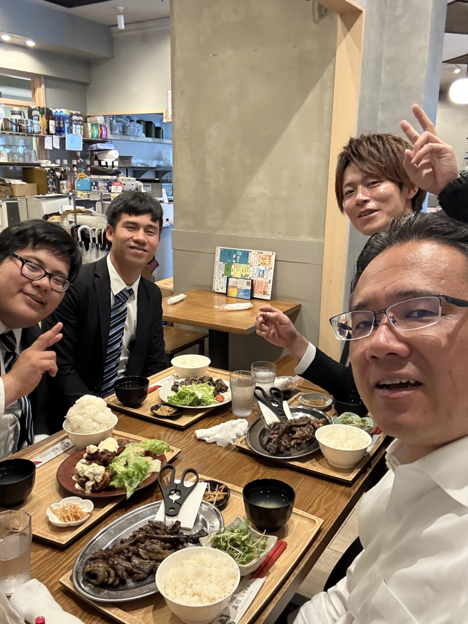 嵐坊 宮崎駅店で社員4名ランチ